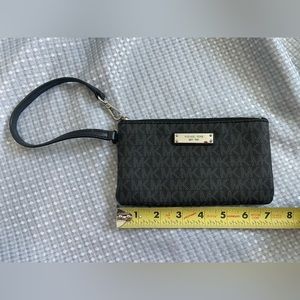 Michael Kors | Wristlet